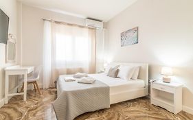 Stylish Apartment Near The Beach With Parking